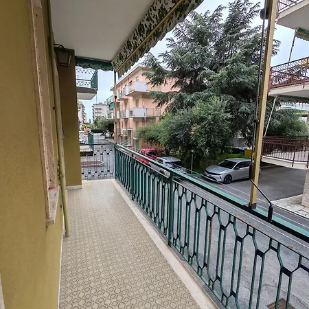 I Glicini Appartement *